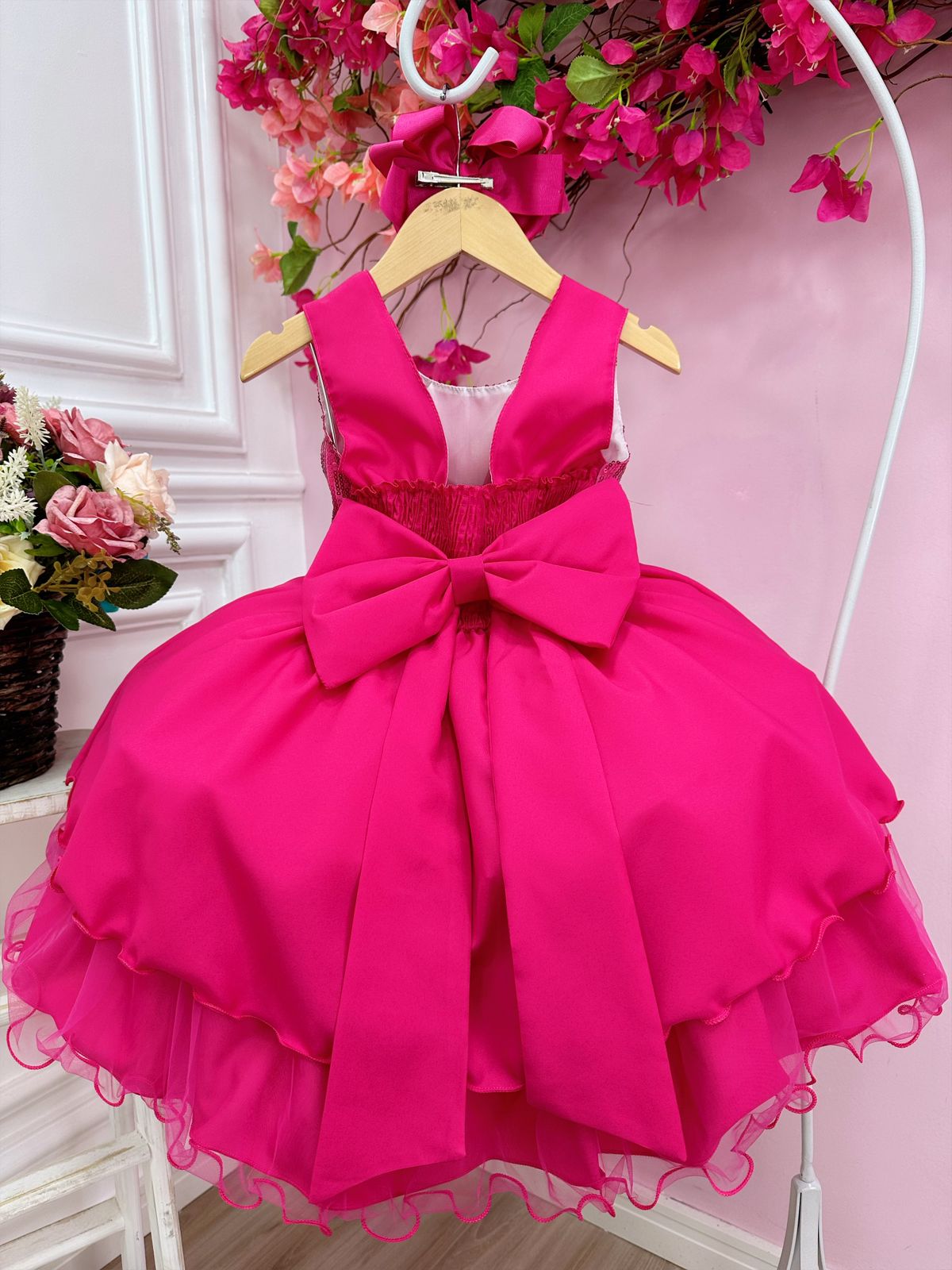 Vestido infantil de Barbie con busto de lentejuelas rosas y broche de lazo