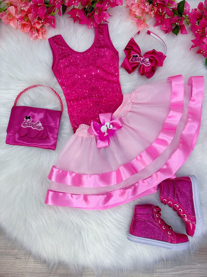 Body rosa de Barbie con falda rosa y broche de lujo