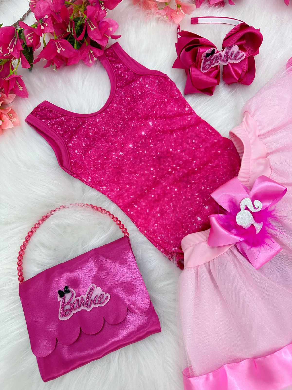 Body rosa de Barbie con falda rosa y broche de lujo