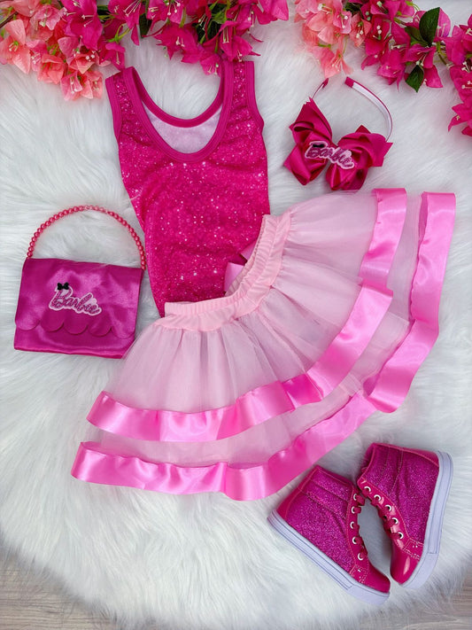 Body rosa de Barbie con falda rosa y broche de lujo