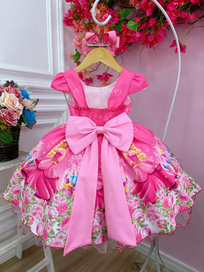 Vestido rosa chicle de Barbie con cinturón de perlas