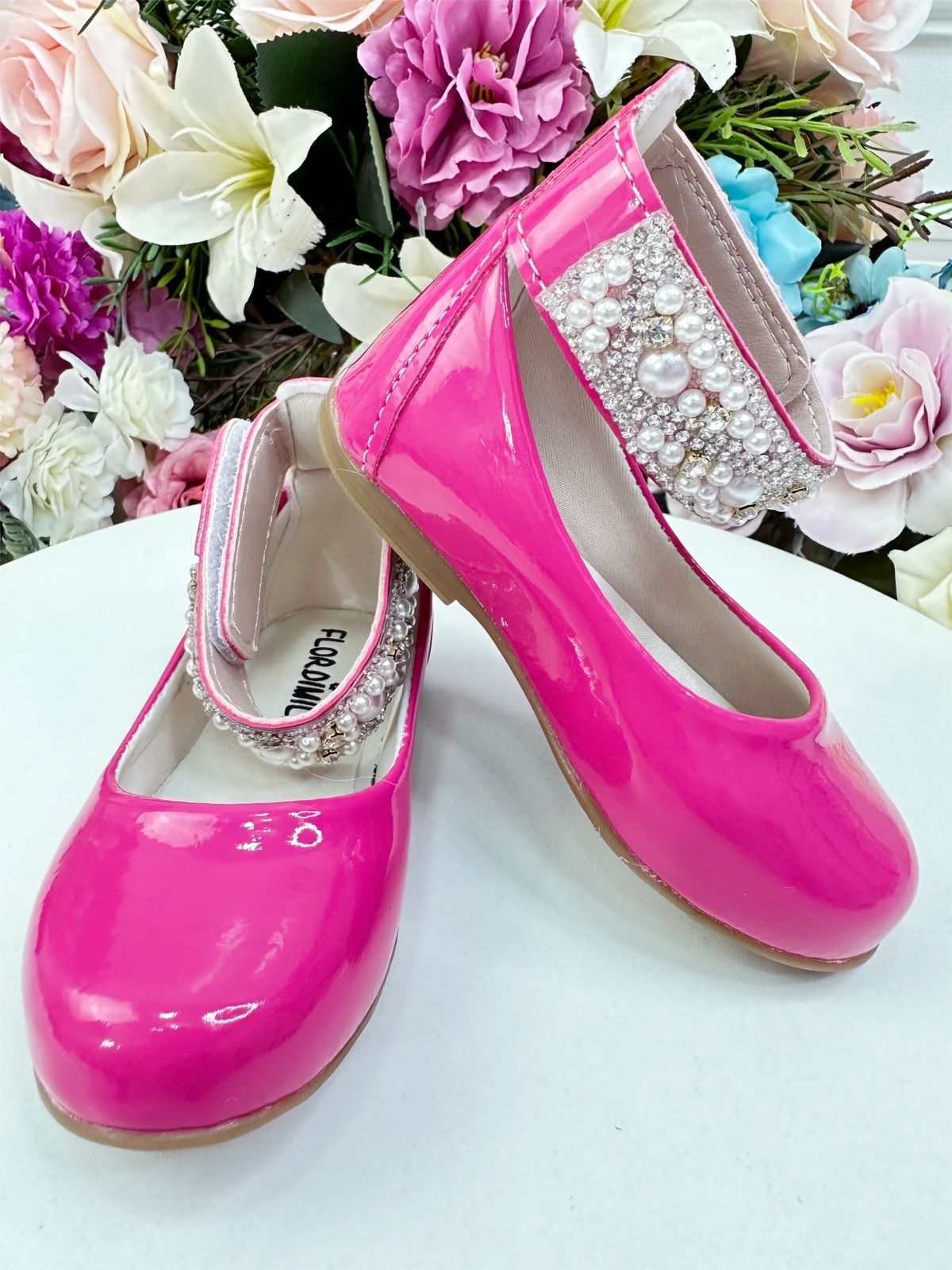 Zapato Tobillero de Charol Rosa con Perlas y Pedrería