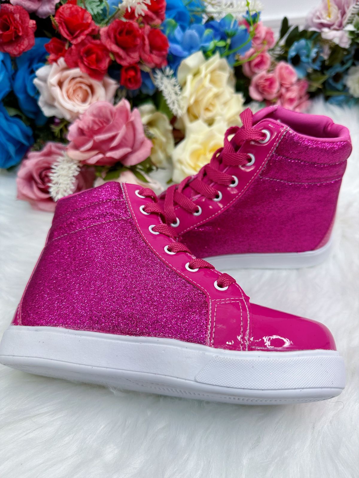 Botas de charol rosa de Barbie con purpurina y cordones