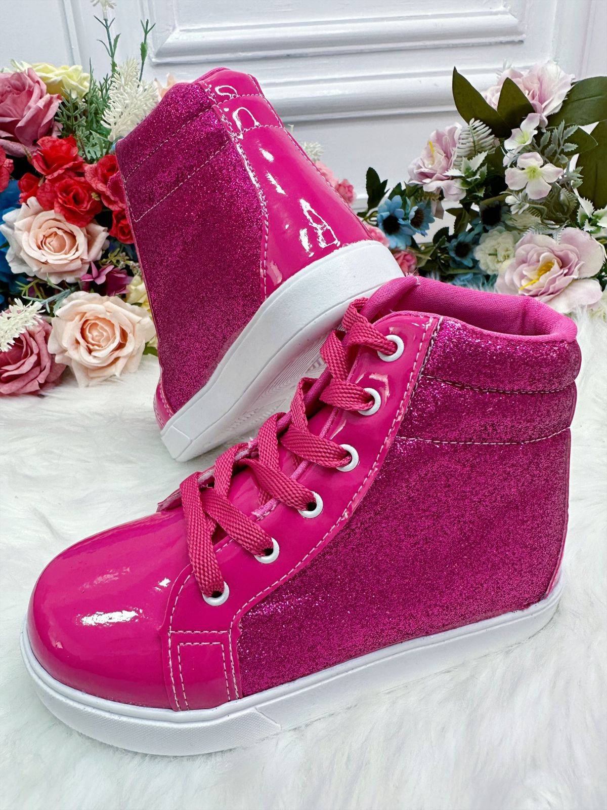 Botas de charol rosa de Barbie con purpurina y cordones