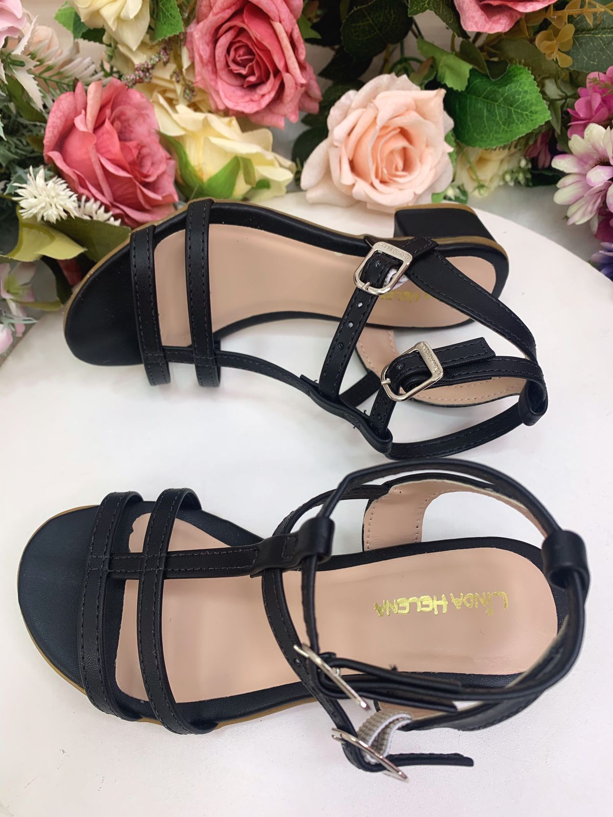 Sandalias negras con tiras trenzadas y tacón para niños 