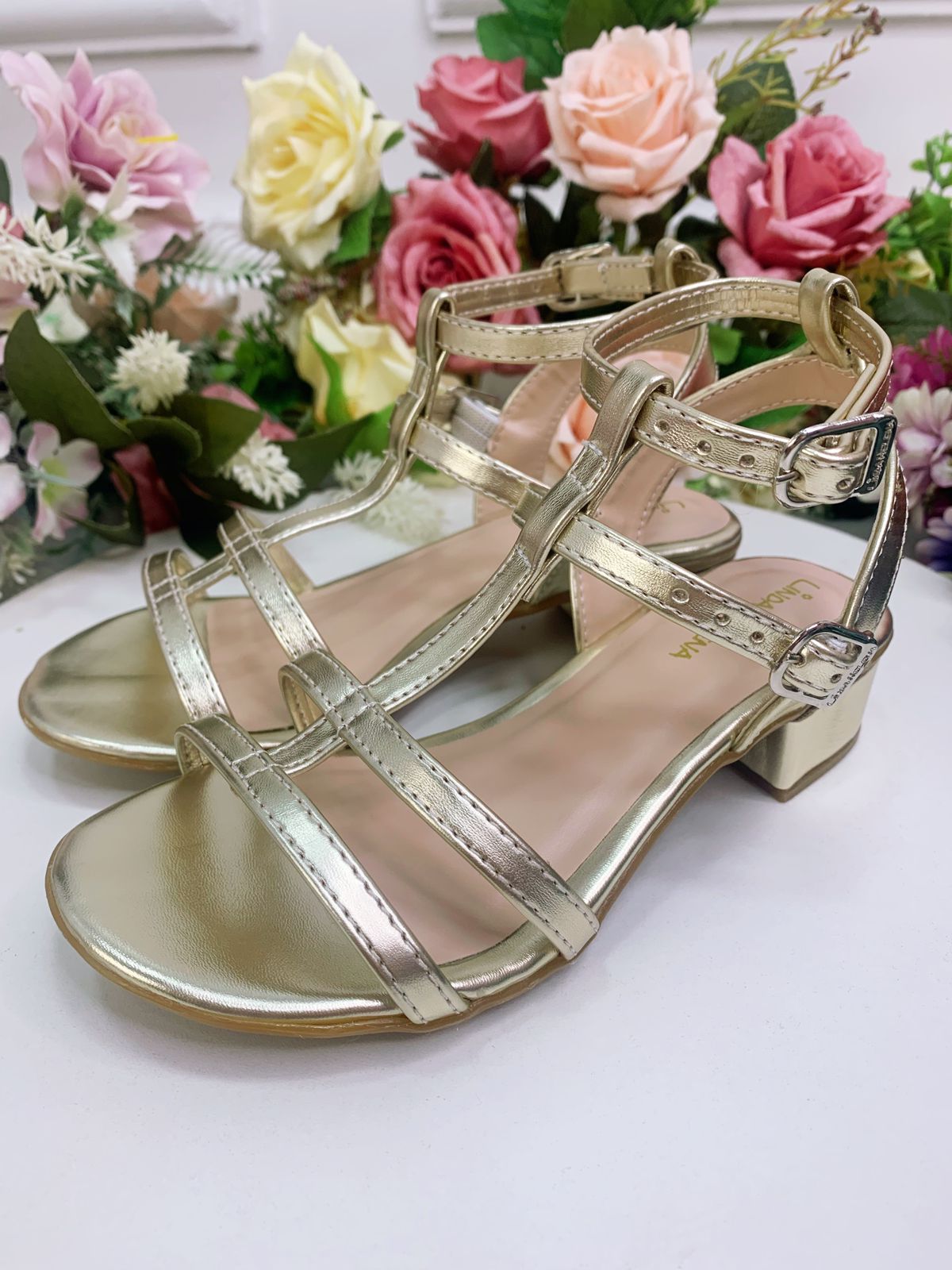 Sandalias de tiras trenzadas doradas para niños con tacones 