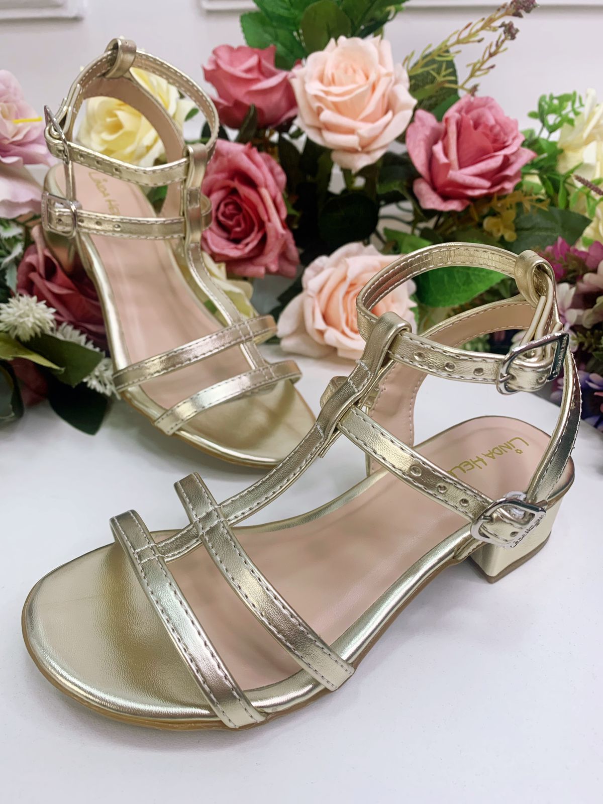 Sandalias de tiras trenzadas doradas para niños con tacones 