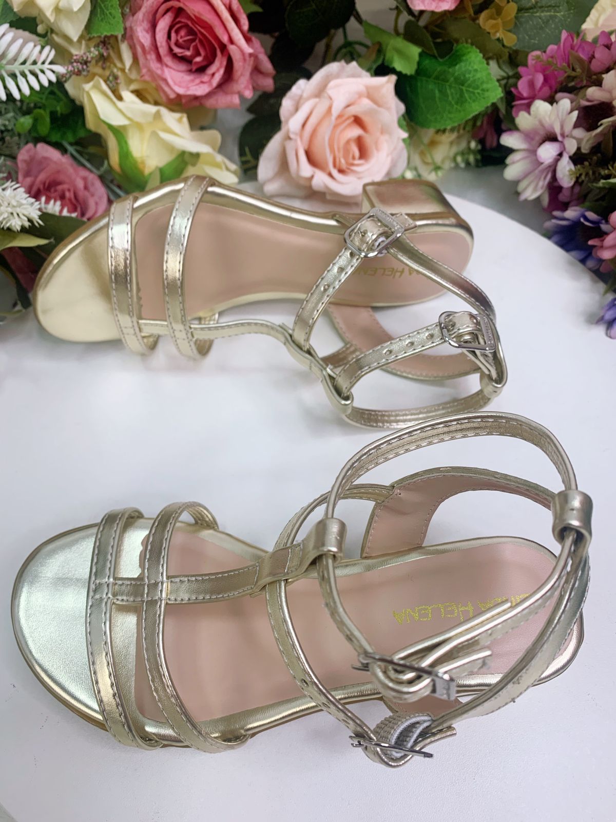 Sandalias de tiras trenzadas doradas para niños con tacones 