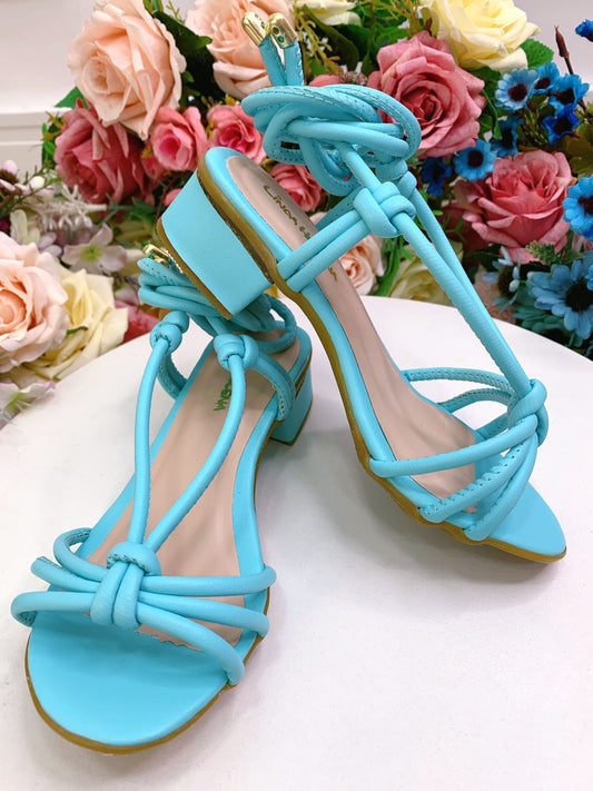 Sandalias azules con cordones y tacón para niños