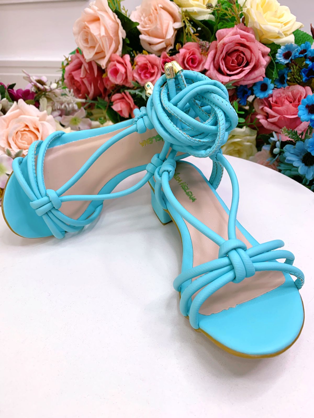 Sandalias azules con cordones y tacón para niños