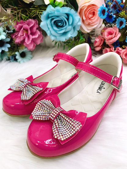 Zapatos de charol rosa con lazo y aplique de diamantes de imitación 