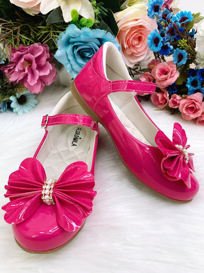 Zapatos de charol rosa con lazo y aplique de diamantes de imitación 