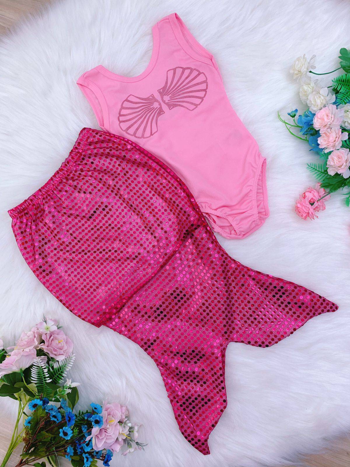 Disfraz de sirena rosa con chicle y escamas rosas