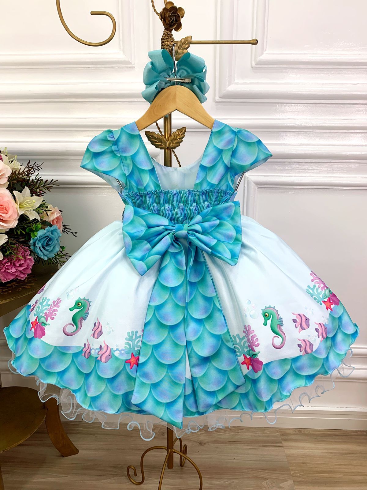Vestido infantil de fondo marino con cinturón de perlas de lujo