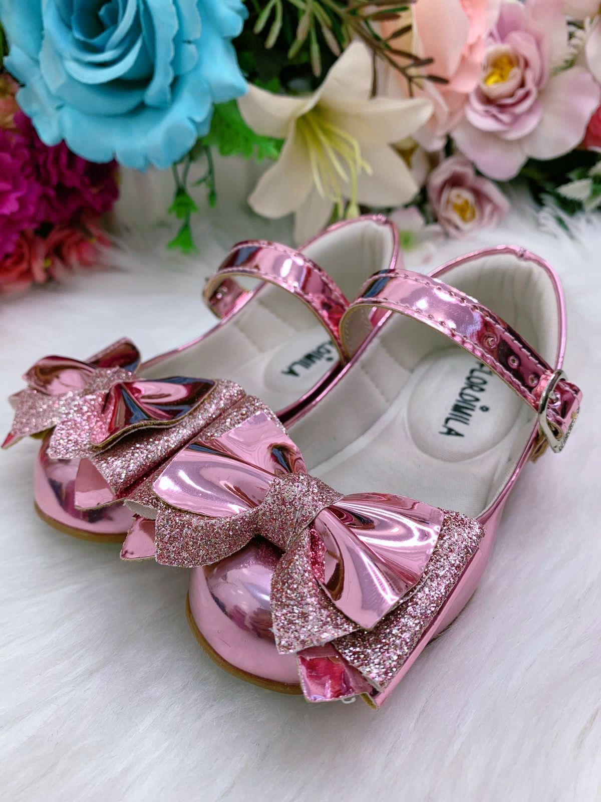 Zapatos rosas metalizados con lazo de purpurina de lujo 