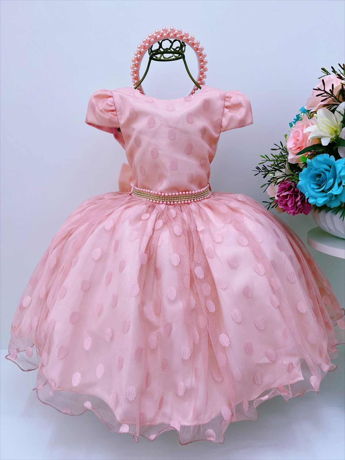 Vestido infantil de tul color piel con pedrería y perlas 