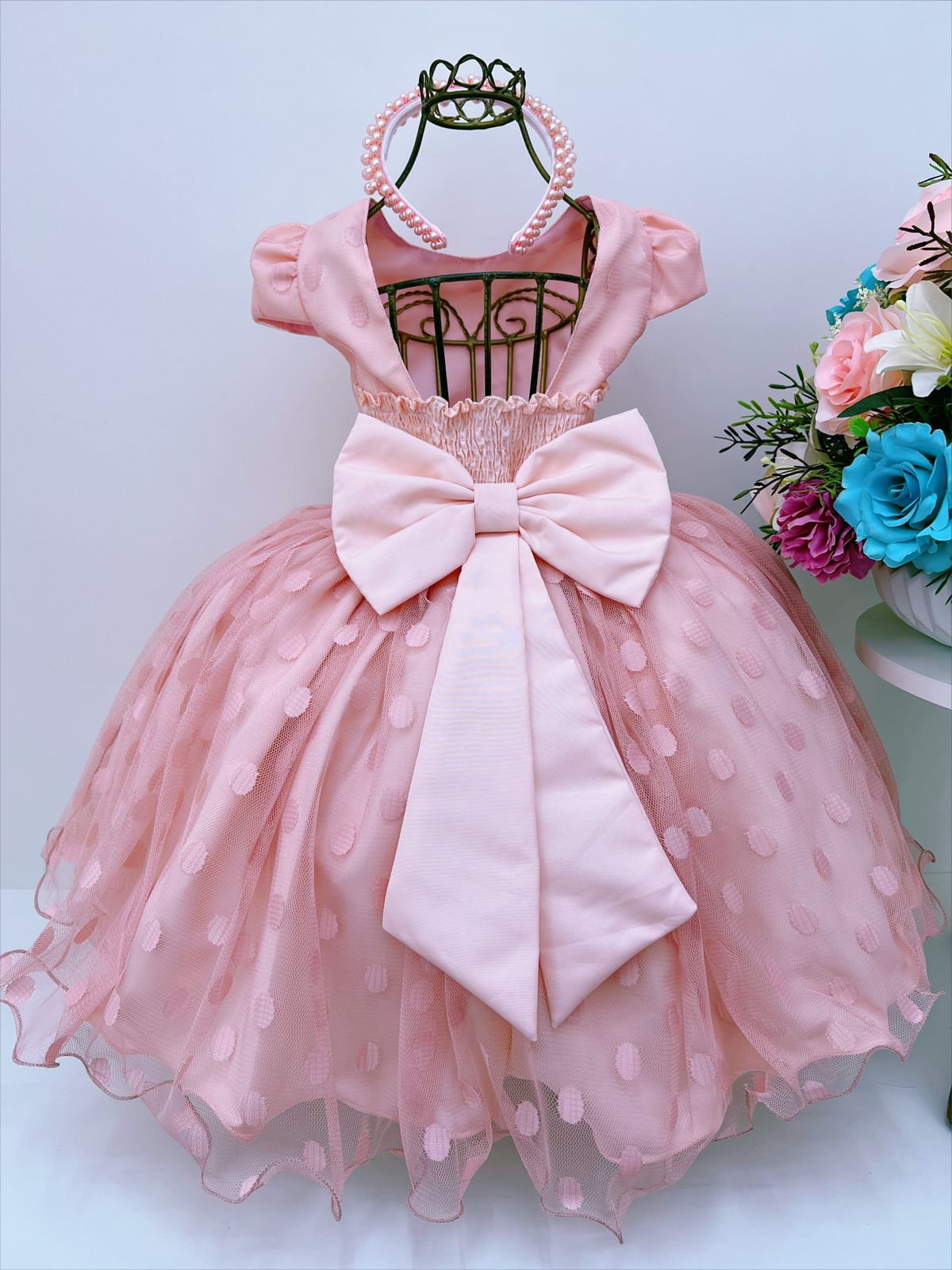 Vestido infantil de tul color piel con pedrería y perlas 