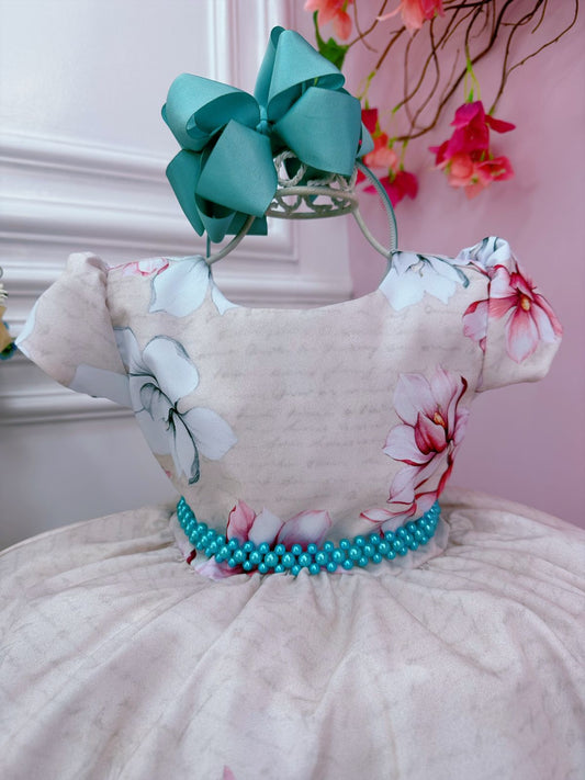 Vestido infantil de primavera con flores de marfil y cinturón de perlas
