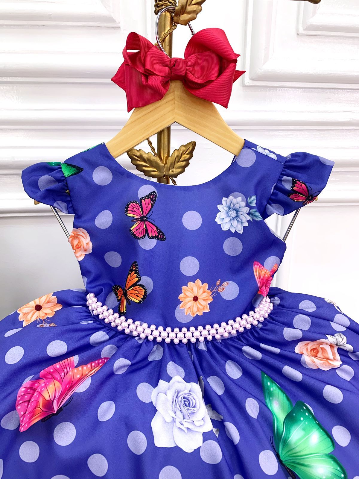 Vestido infantil de jardín de mariposas lila con cinturón de perlas
