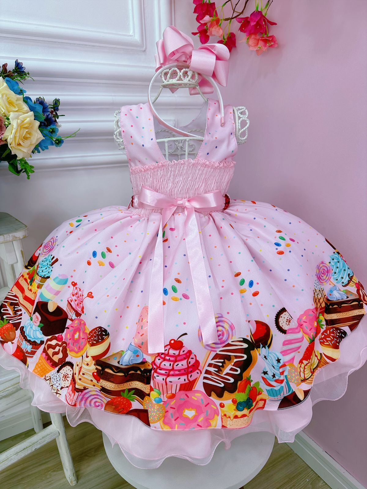 Vestido infantil de confitería de dulces rosas con cinturón de perlas