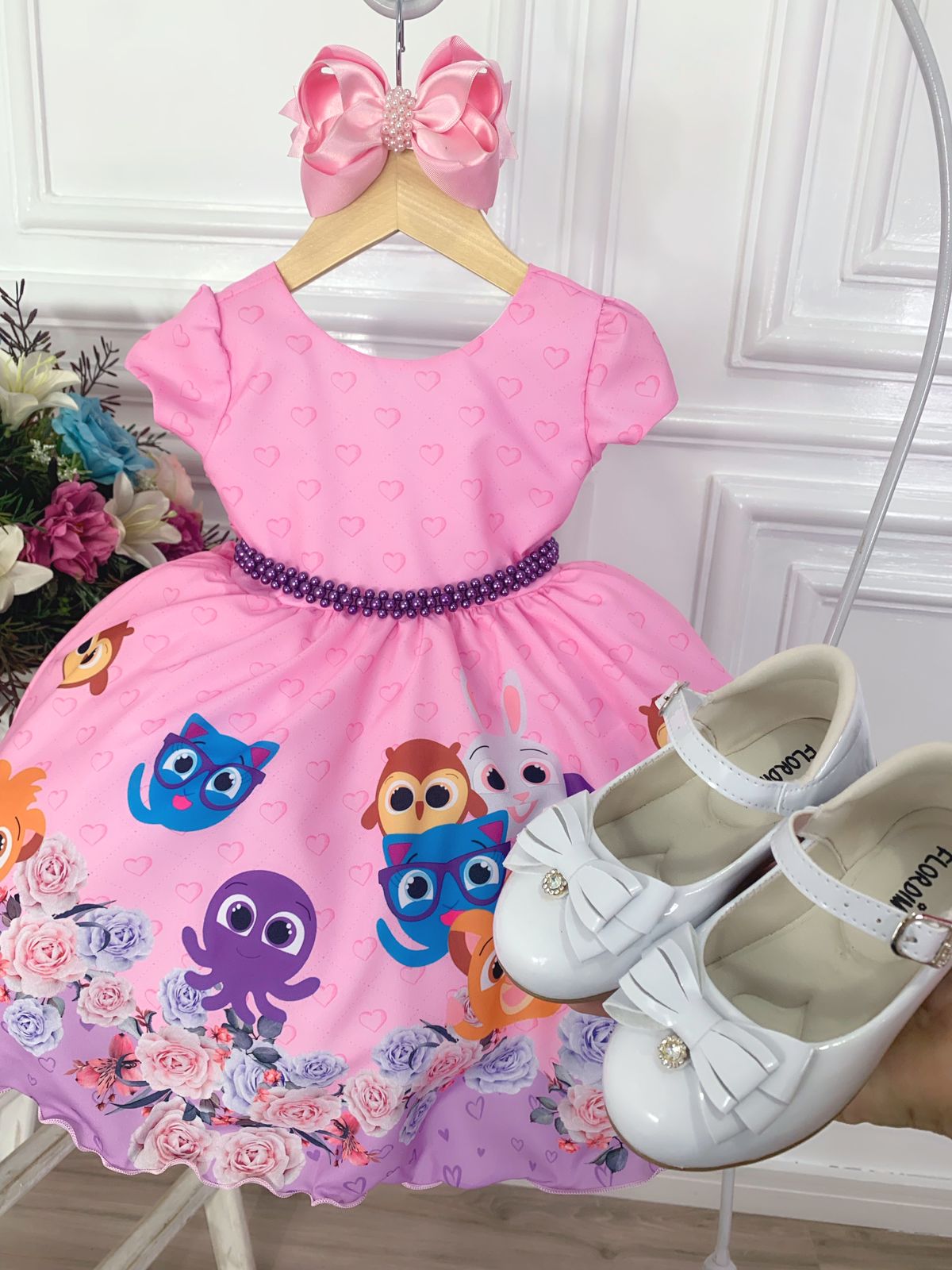 Vestido infantil floral Bolofofos rosa con cinturón de perlas
