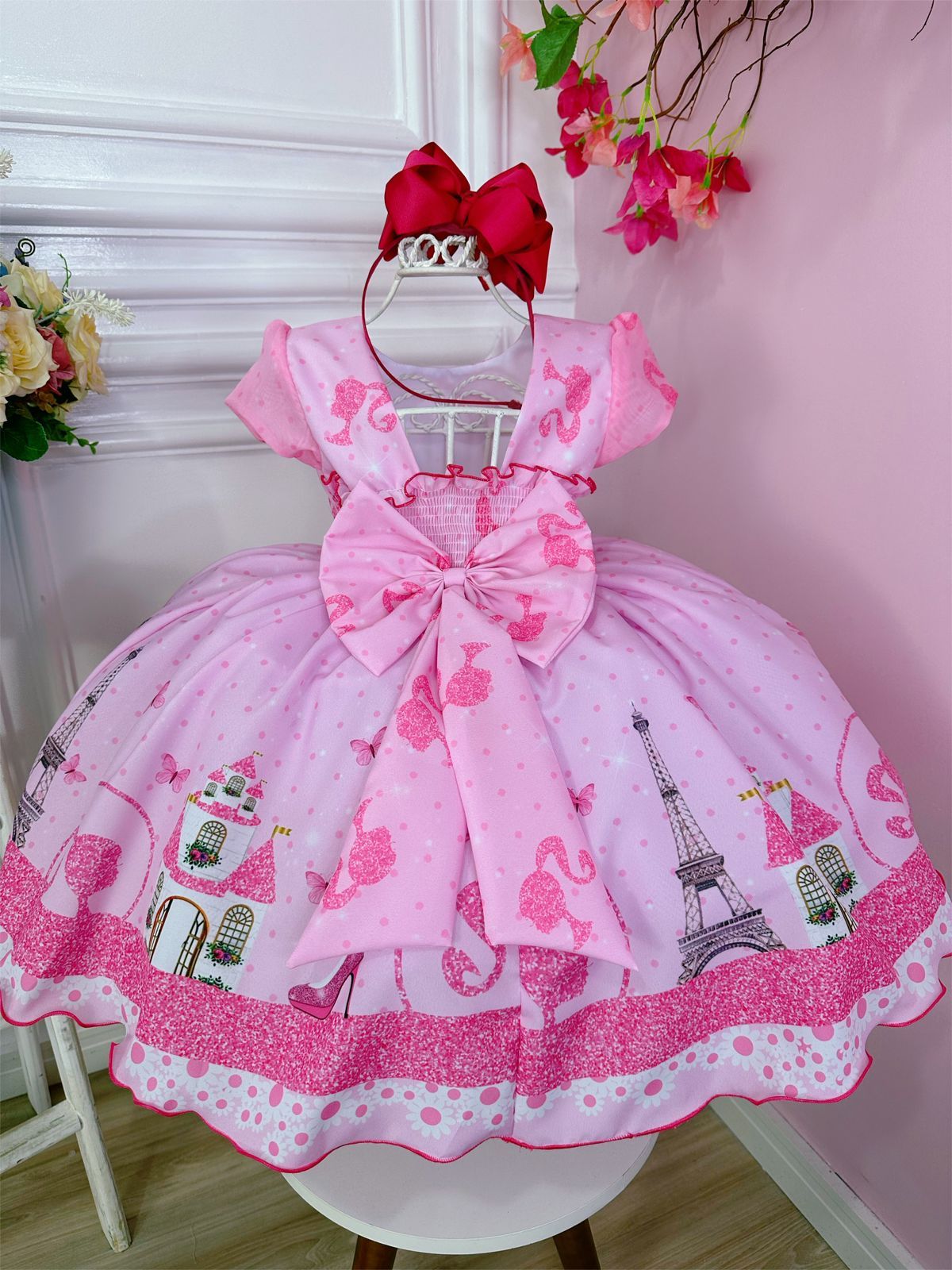 Vestido infantil rosa de Barbie House con cinturón de perlas