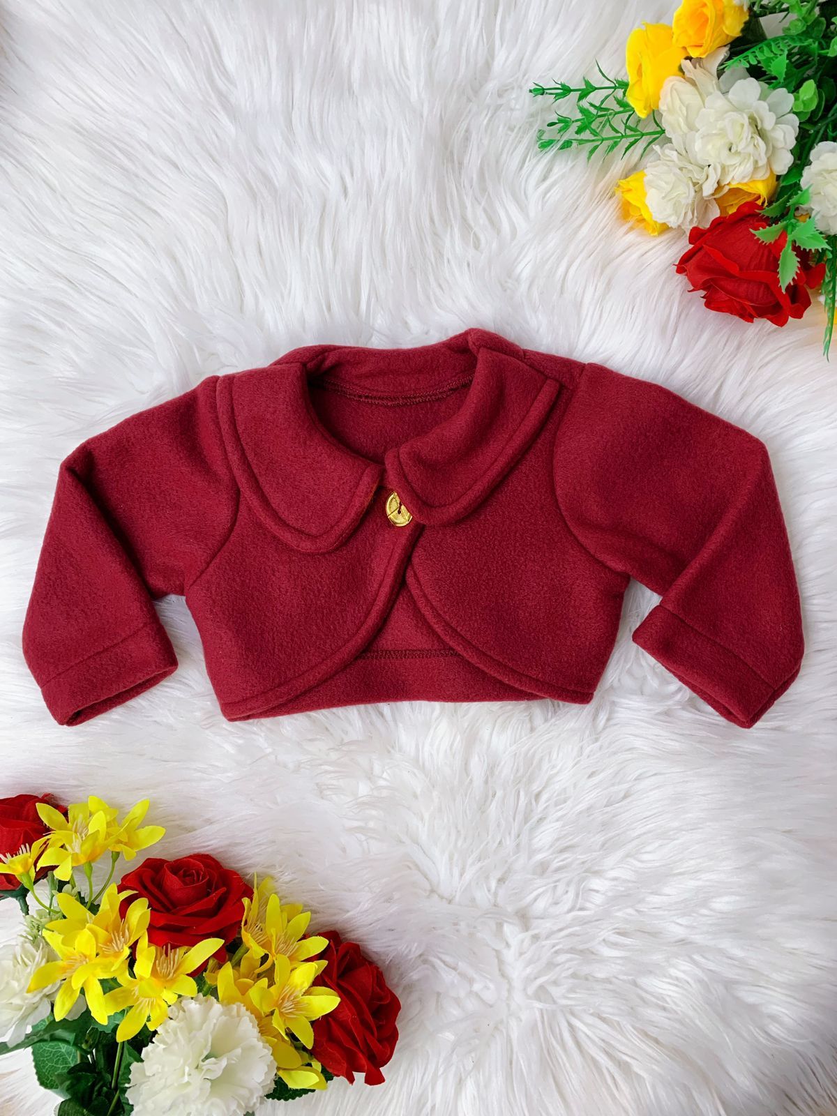 Bolero infantil Marsala suave con cuello y botón de lujo 