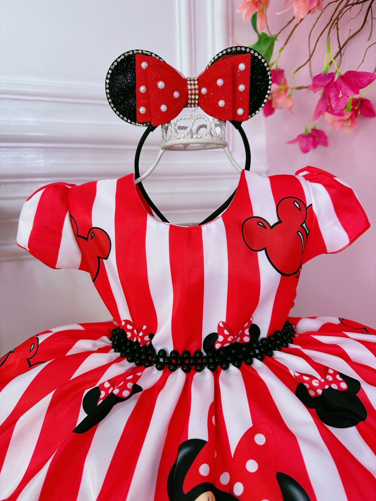 Vestido rojo de Minnie Mouse con rayas y cinturón de perlas