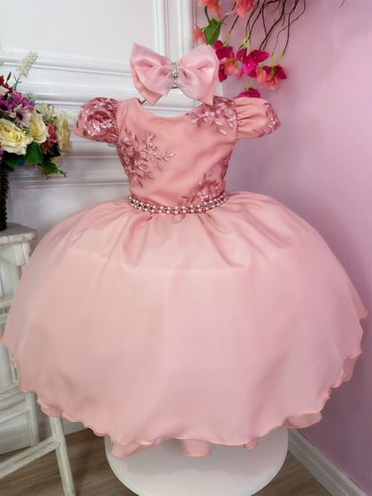 Vestido infantil rosa con encaje, cinturón de perlas y lazo