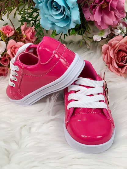 Zapatillas rosas con cordones y aplique de mariposa para niñas 