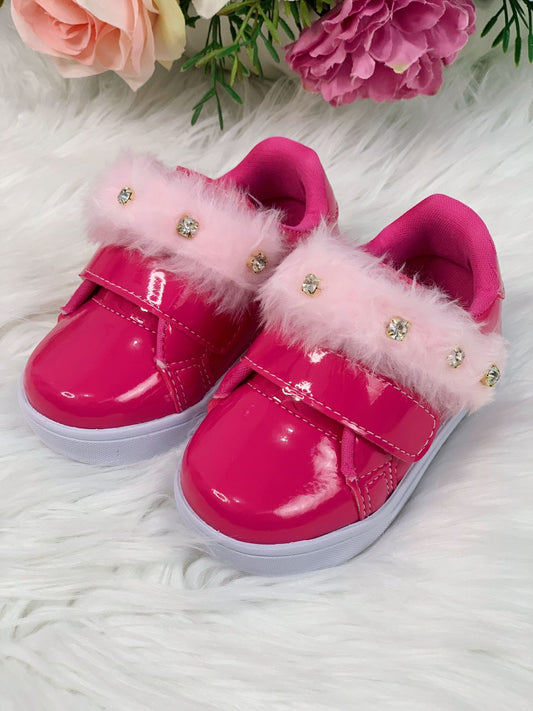 Zapatillas de charol rosa con peluche y pedrería para niñas 