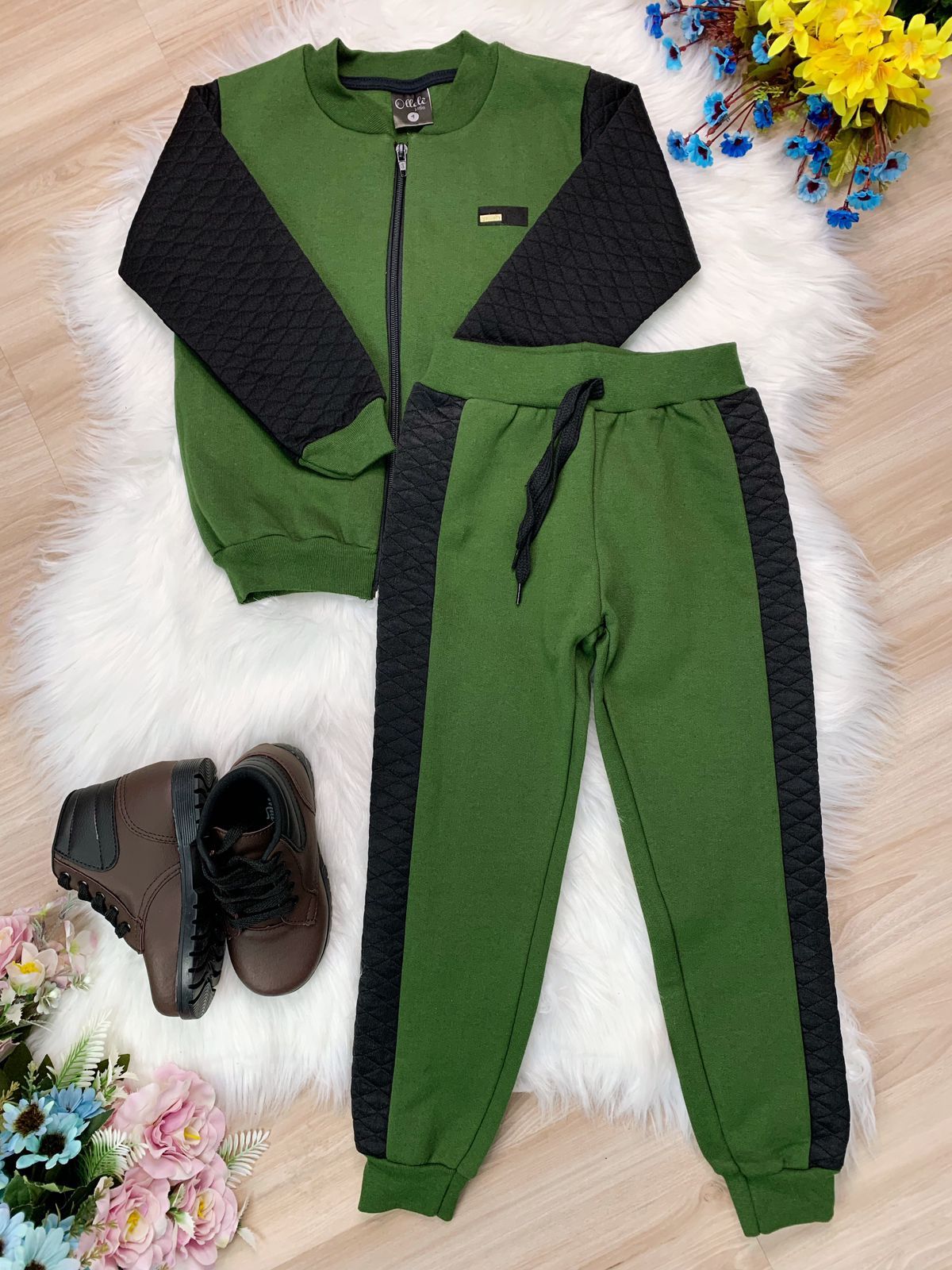 Conjunto de sudadera, chaqueta y pantalón verde oscuro 