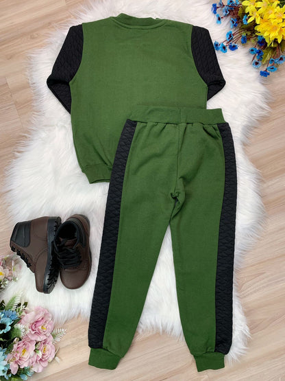 Conjunto de sudadera, chaqueta y pantalón verde oscuro 