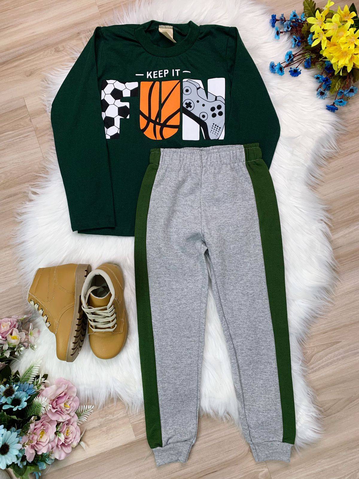Conjunto de sudadera, blusa y pantalón gris verde oscuro 