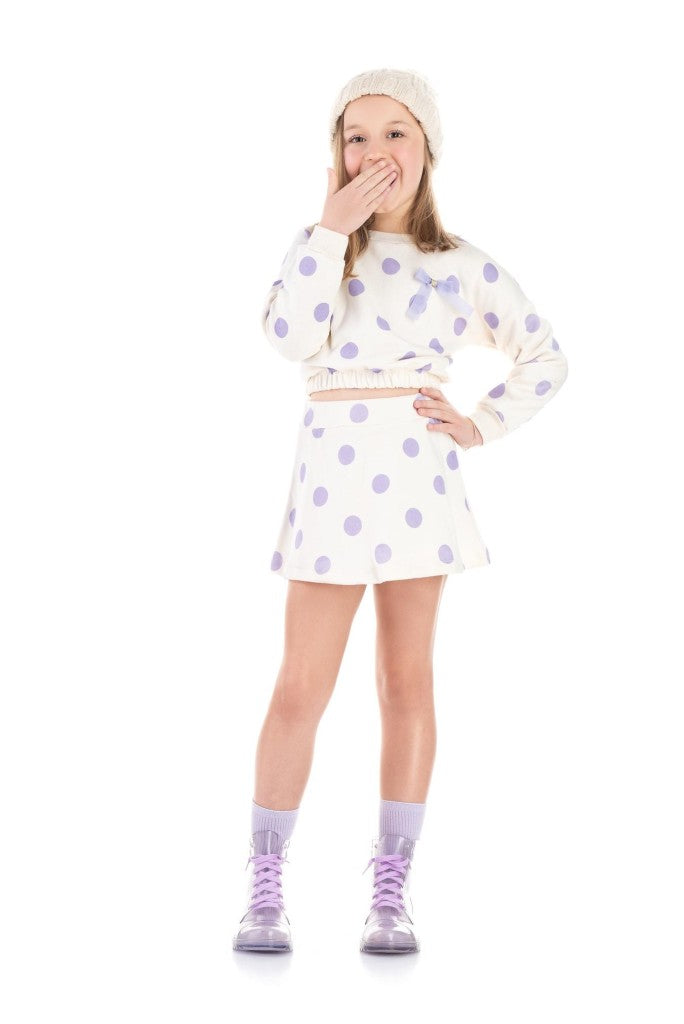 Conjunto de sudadera, blusa y falda en blanco roto y lila 