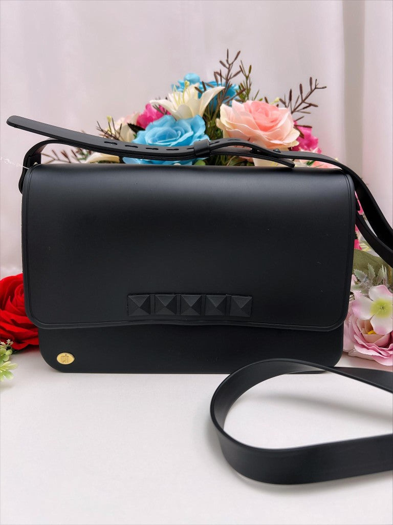 Bolso de hombro mediano con correa ajustable en varios colores de lujo 
