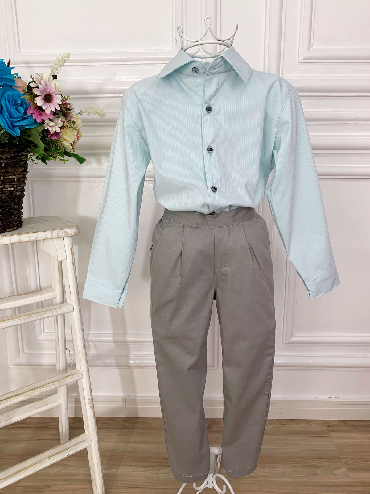 Conjunto Formal Camisa Verde y Pantalón de Sarga Gris 
