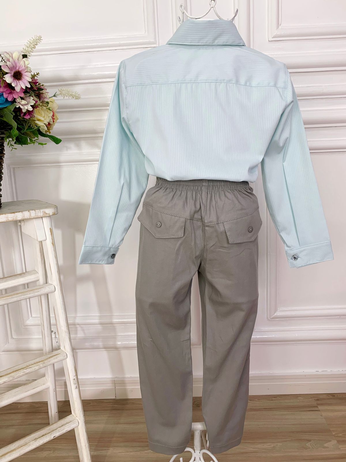 Conjunto Formal Camisa Verde y Pantalón de Sarga Gris 