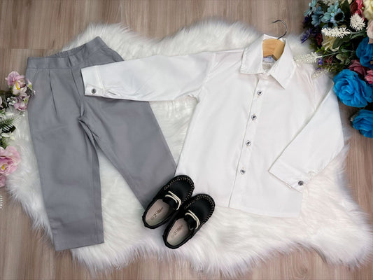 Conjunto formal: camisa blanco roto y pantalón de sarga color caqui 