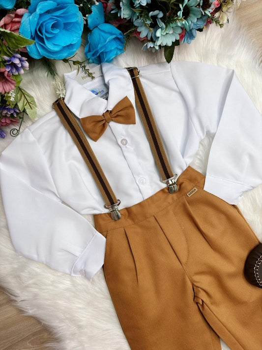 Conjunto formal con camisa blanca y pantalón con tirantes color caramelo