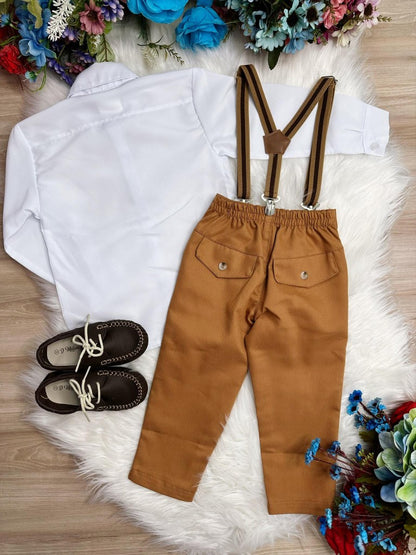 Conjunto formal con camisa blanca y pantalón con tirantes color caramelo