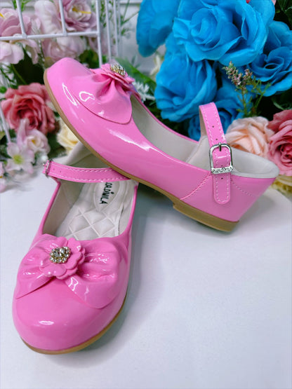 Zapatos de charol rosa chicle con lazo y flor de diamantes de imitación 
