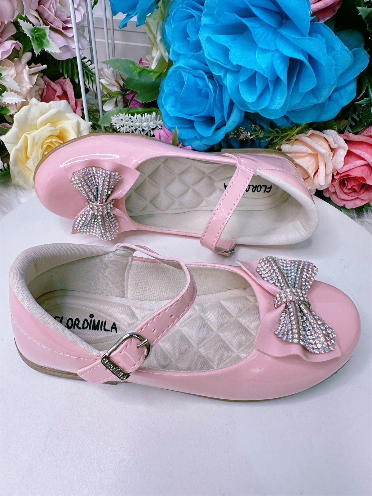 Zapato de charol rosa con lazo de diamantes de imitación de lujo