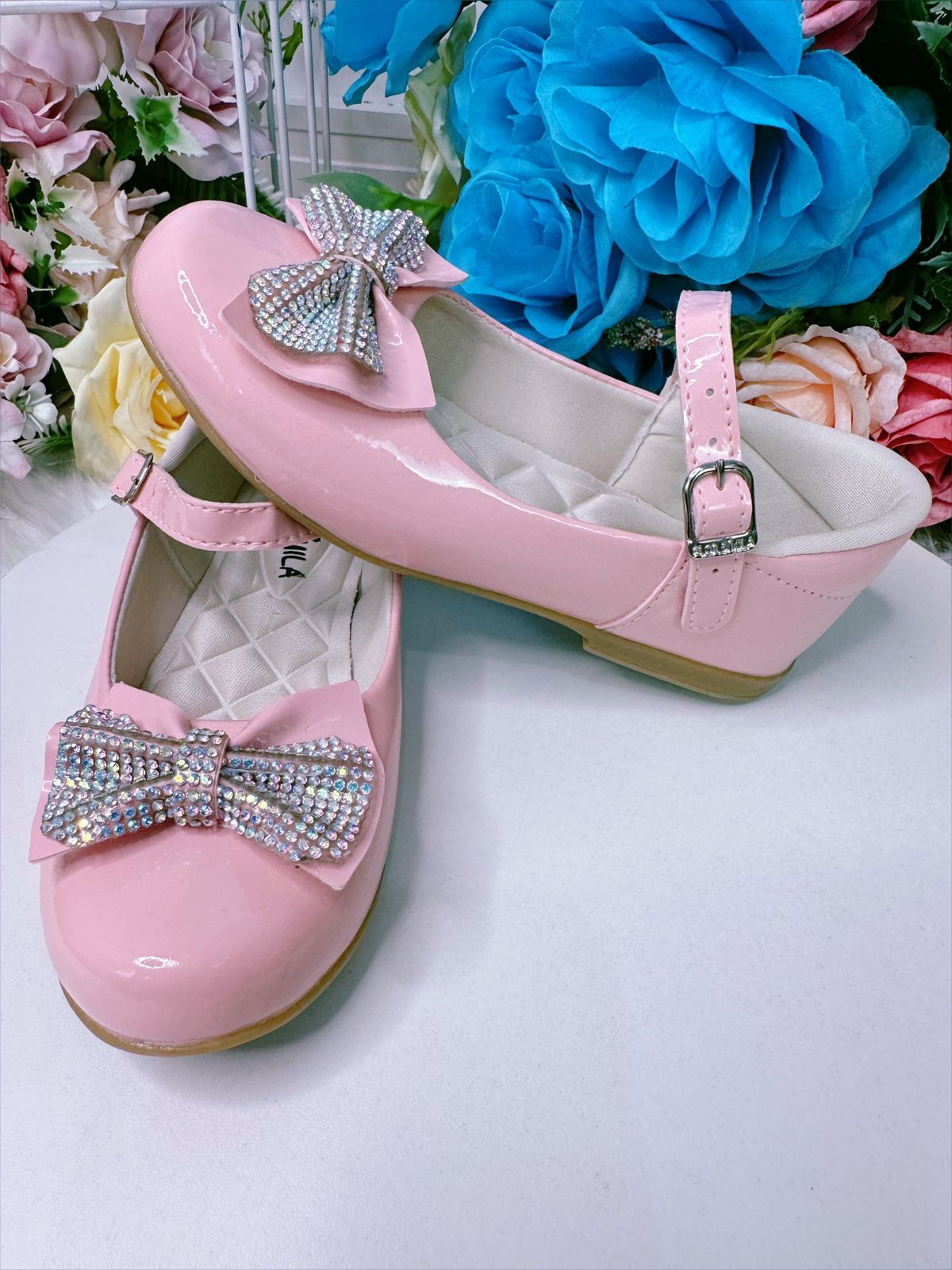 Zapato de charol rosa con lazo de diamantes de imitación de lujo