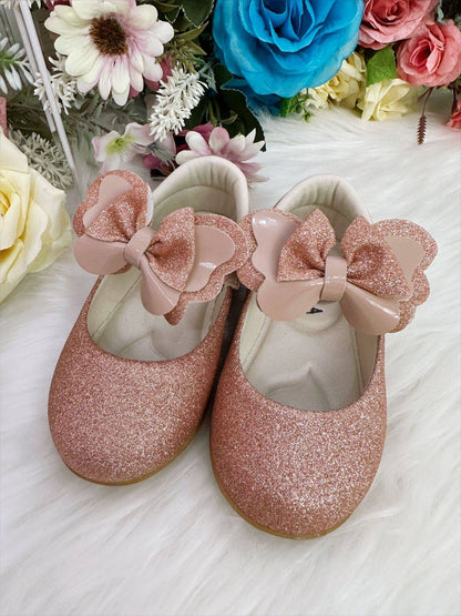 Zapatos de bebé color piel con lazo y aplique de purpurina 