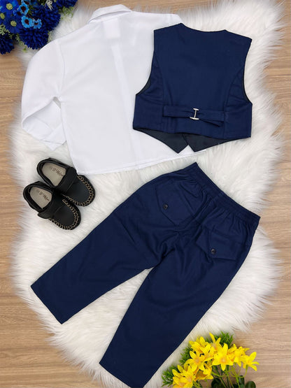 Conjunto formal azul marino: pantalón, camisa, chaleco, corbata 