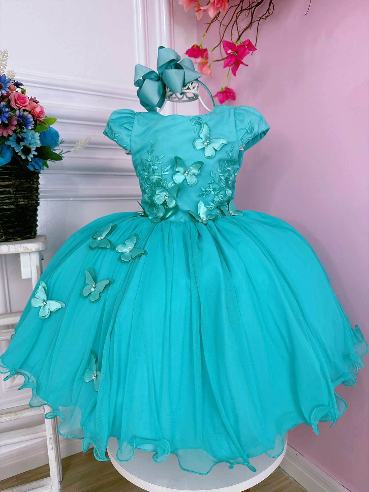 Vestido infantil verde con encaje y apliques de mariposas