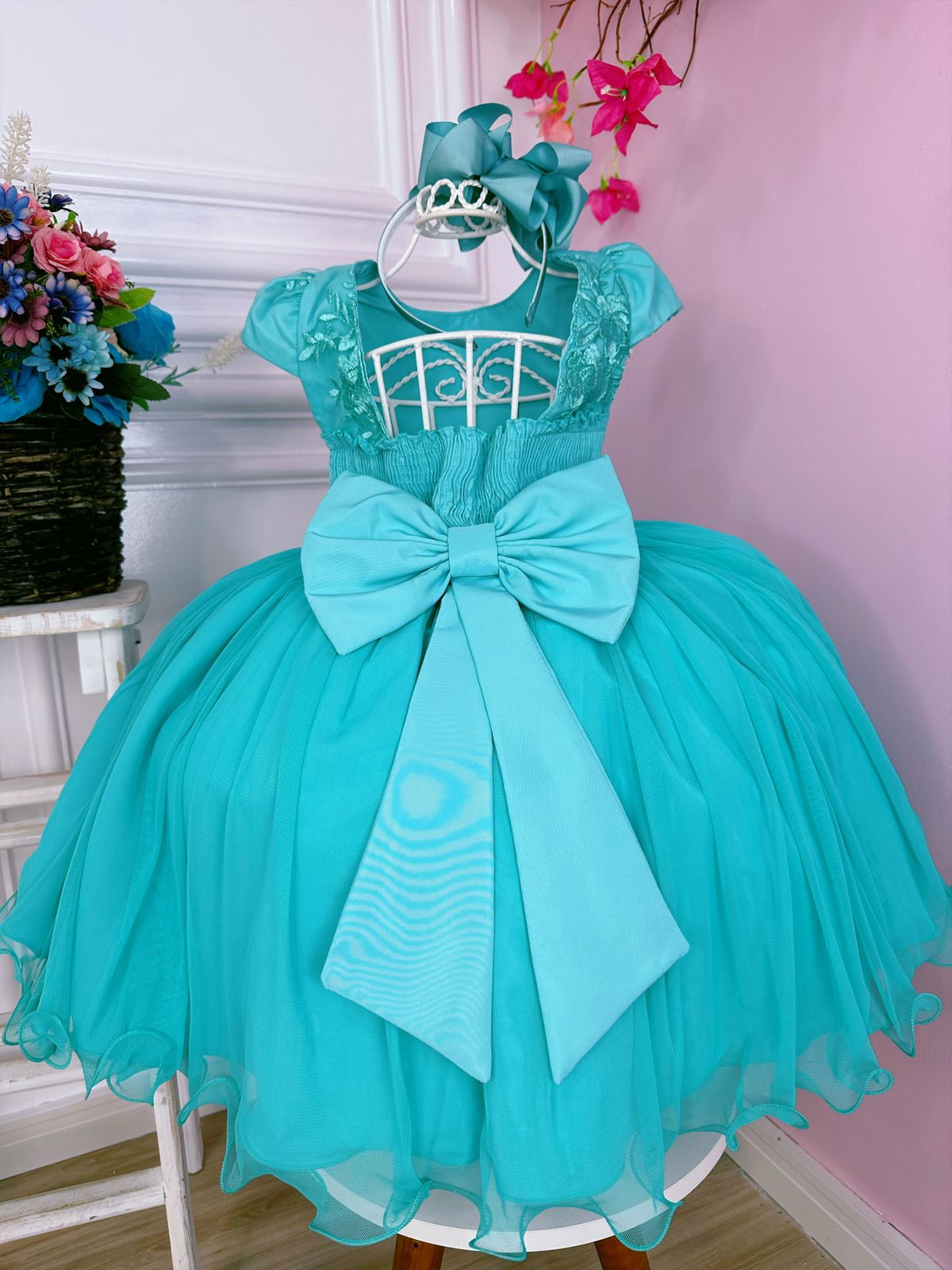 Vestido infantil verde con encaje y apliques de mariposas