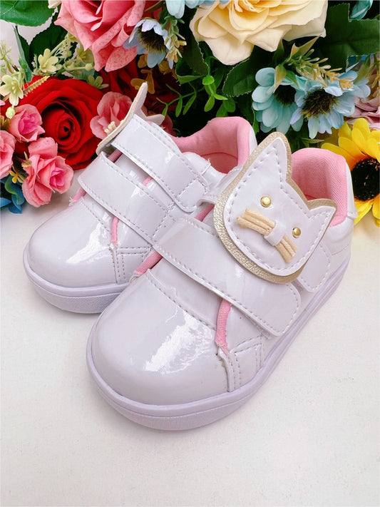 Zapatillas blancas de charol rosa con aplique de gatito y velcro para niñas 