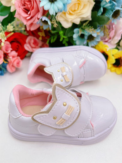 Zapatillas blancas de charol rosa con aplique de gatito y velcro para niñas 